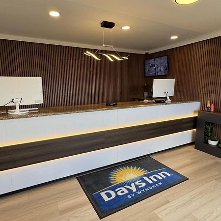 Days Inn By Wyndham Ridgecrest Near China Lake Naval Station Bagian luar foto
