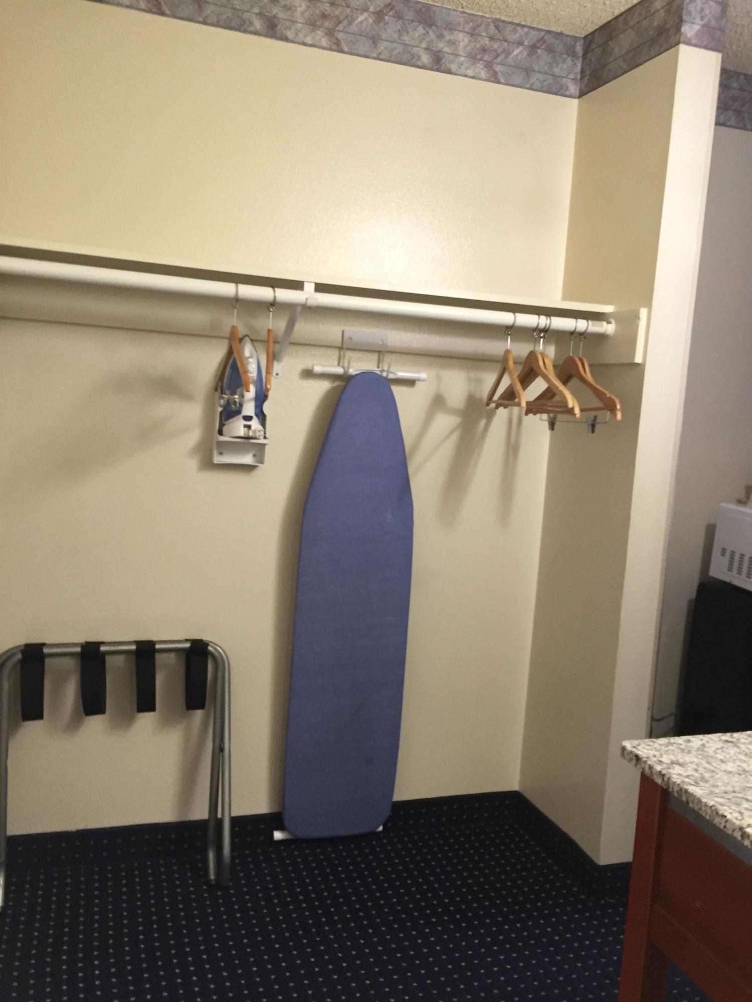 Days Inn By Wyndham Ridgecrest Near China Lake Naval Station Bagian luar foto