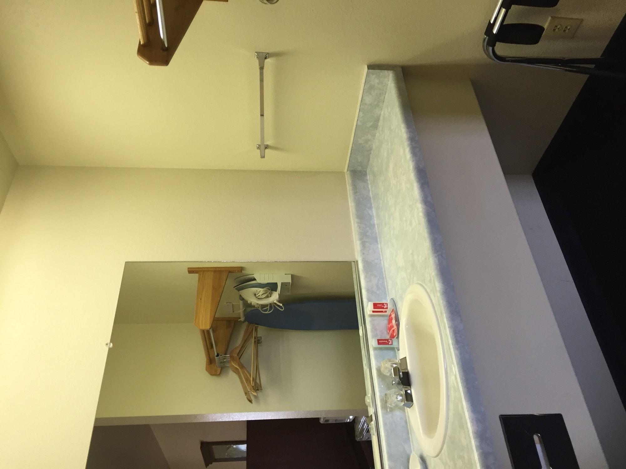 Days Inn By Wyndham Ridgecrest Near China Lake Naval Station Bagian luar foto