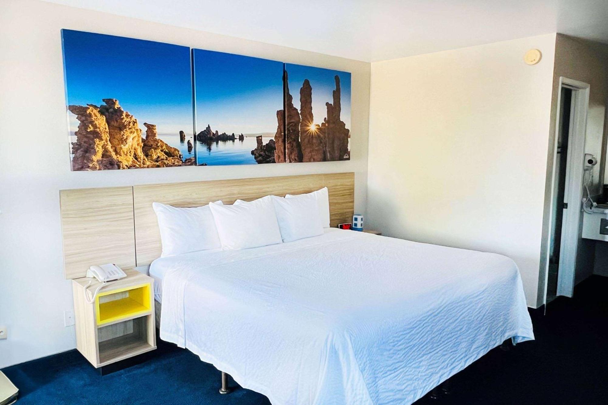 Days Inn By Wyndham Ridgecrest Near China Lake Naval Station Bagian luar foto