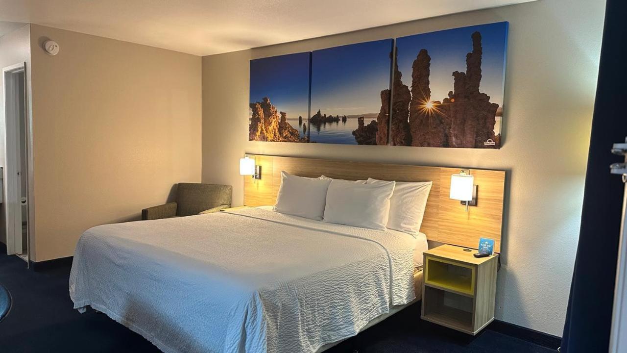 Days Inn By Wyndham Ridgecrest Near China Lake Naval Station Bagian luar foto