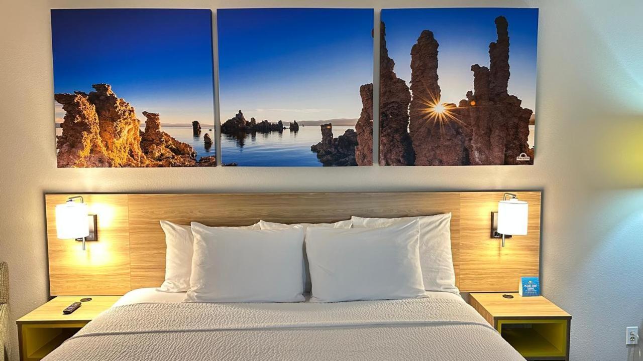 Days Inn By Wyndham Ridgecrest Near China Lake Naval Station Bagian luar foto