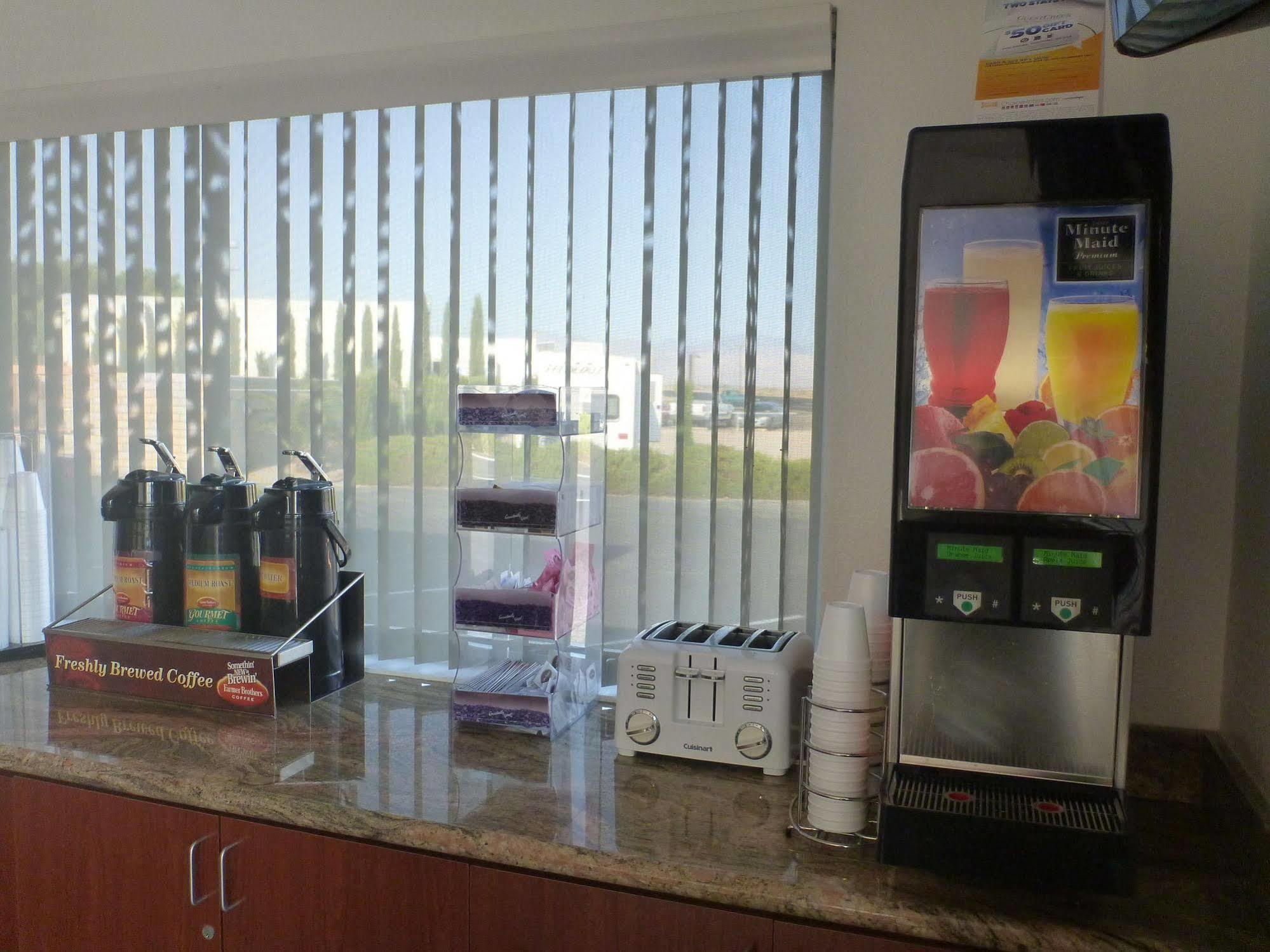 Days Inn By Wyndham Ridgecrest Near China Lake Naval Station Bagian luar foto